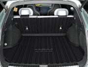 Tapis coffre Lynk & Co 08 installé avec logo — protection totale coffre