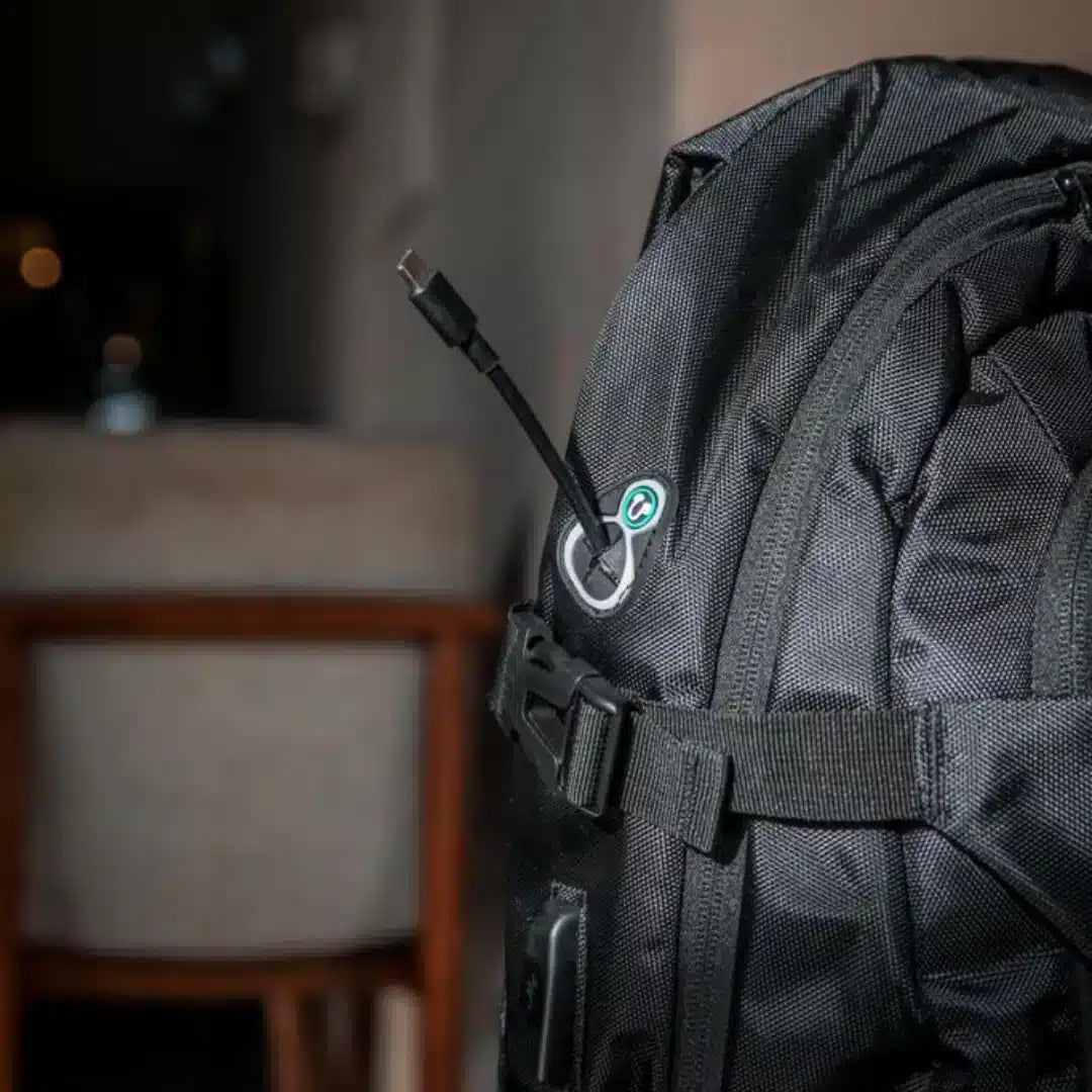 Sac à dos Goui Line 20L - port de recharge USB-C externe en détail