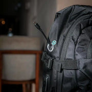 Sac à dos Goui Line 20L - port de recharge USB-C externe en détail