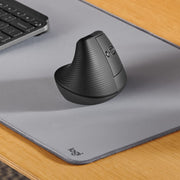 Souris Sans Fil Bluetooth Logitech Lift Graphite Ergonomique Droitier 910 006473 — Logitech au Maroc | Connecto.ma
